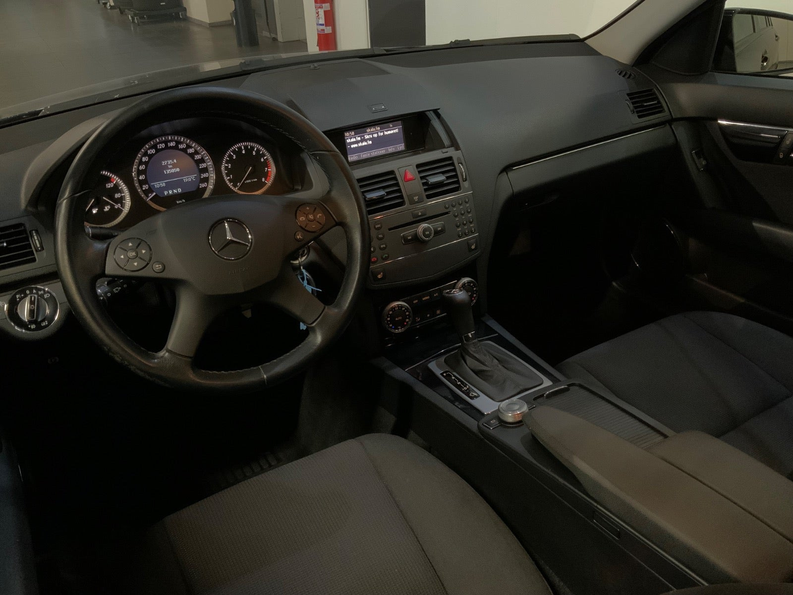 Sort Mercedes C180 fra 2010