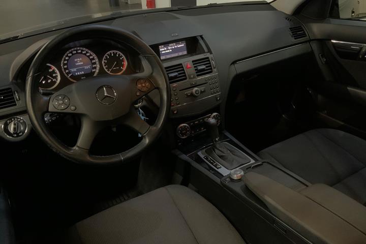 Sort Mercedes C180 fra 2010