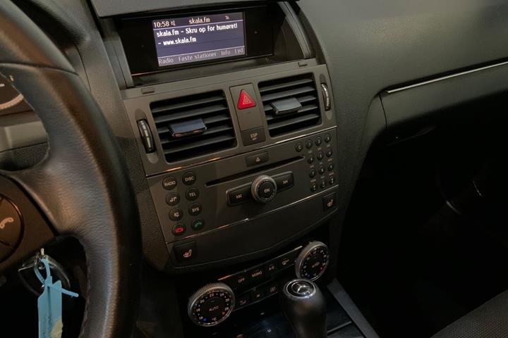 Sort Mercedes C180 fra 2010
