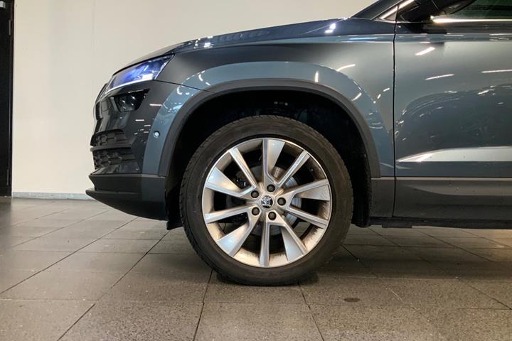Grå Skoda Karoq fra 2021
