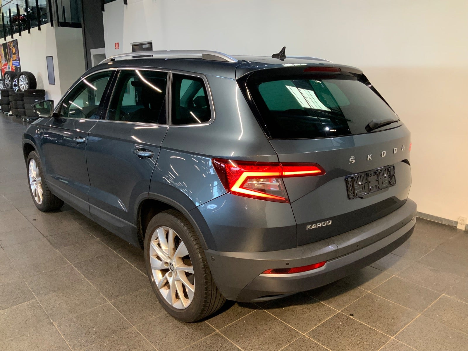 Grå Skoda Karoq fra 2021