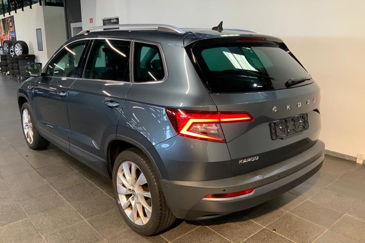 Grå Skoda Karoq fra 2021