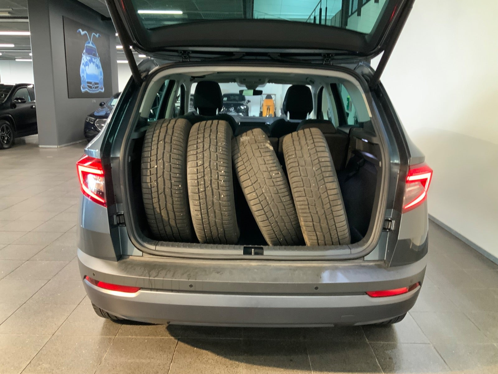 Grå Skoda Karoq fra 2021