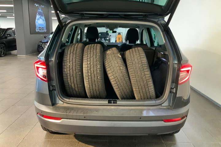 Grå Skoda Karoq fra 2021