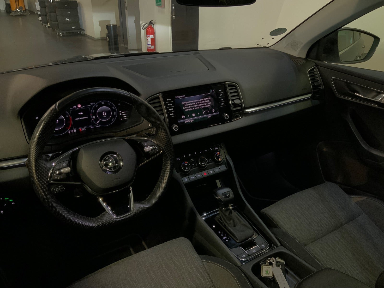 Grå Skoda Karoq fra 2021