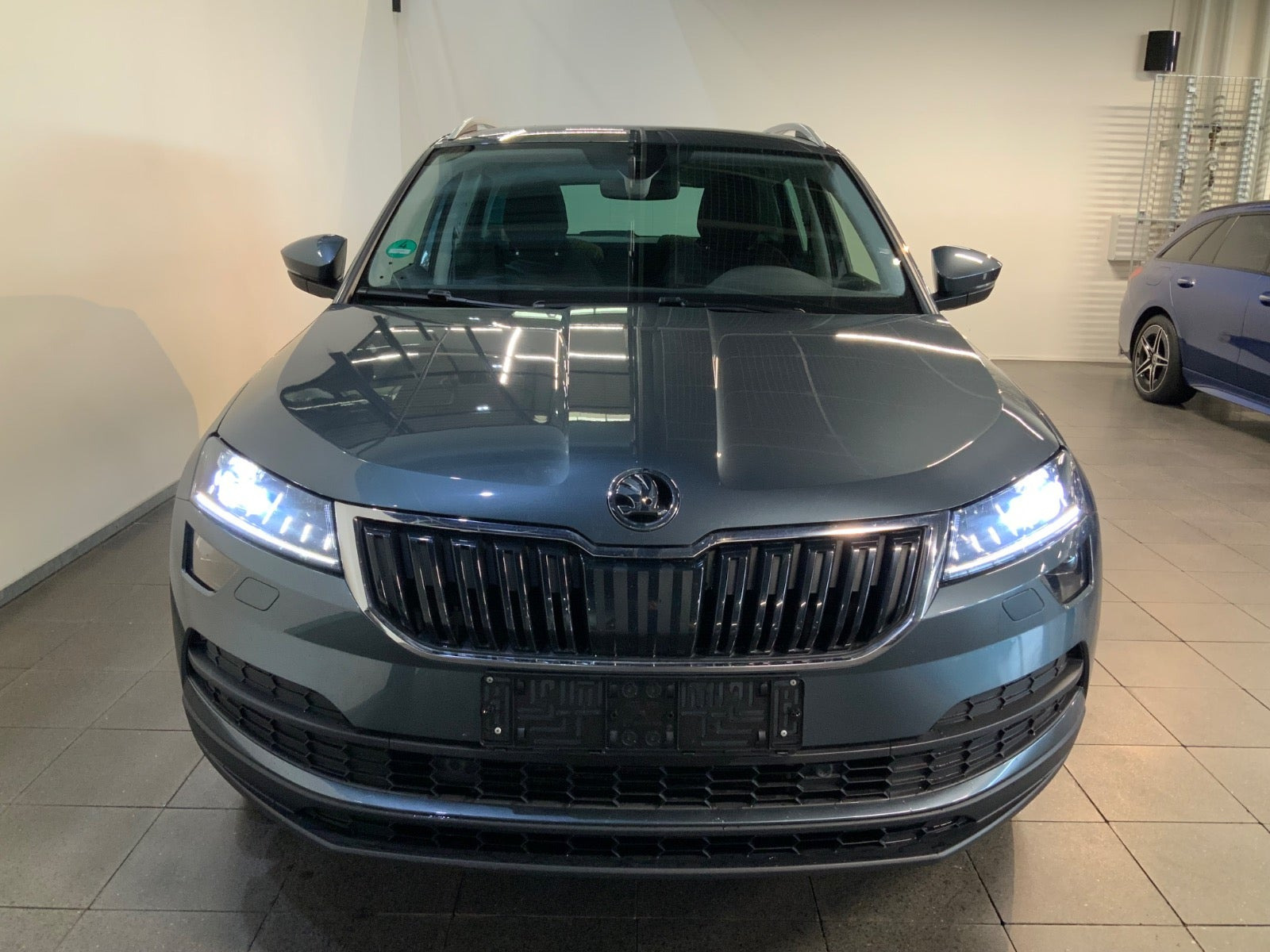 Grå Skoda Karoq fra 2021