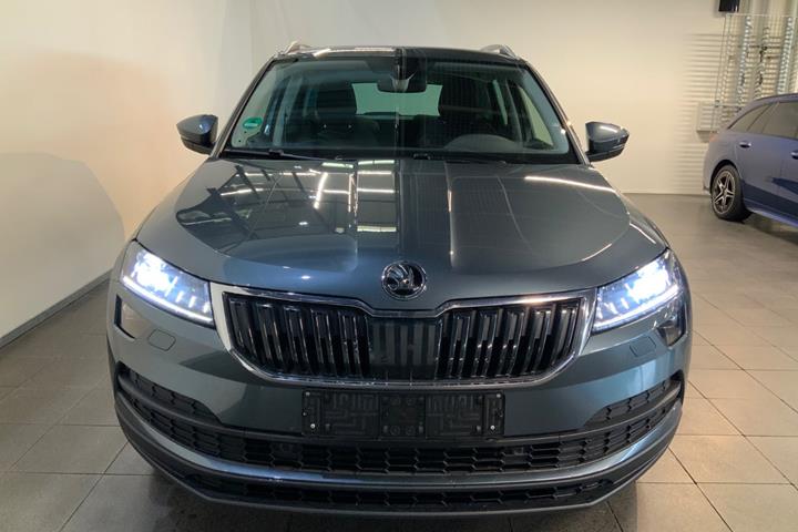 Grå Skoda Karoq fra 2021