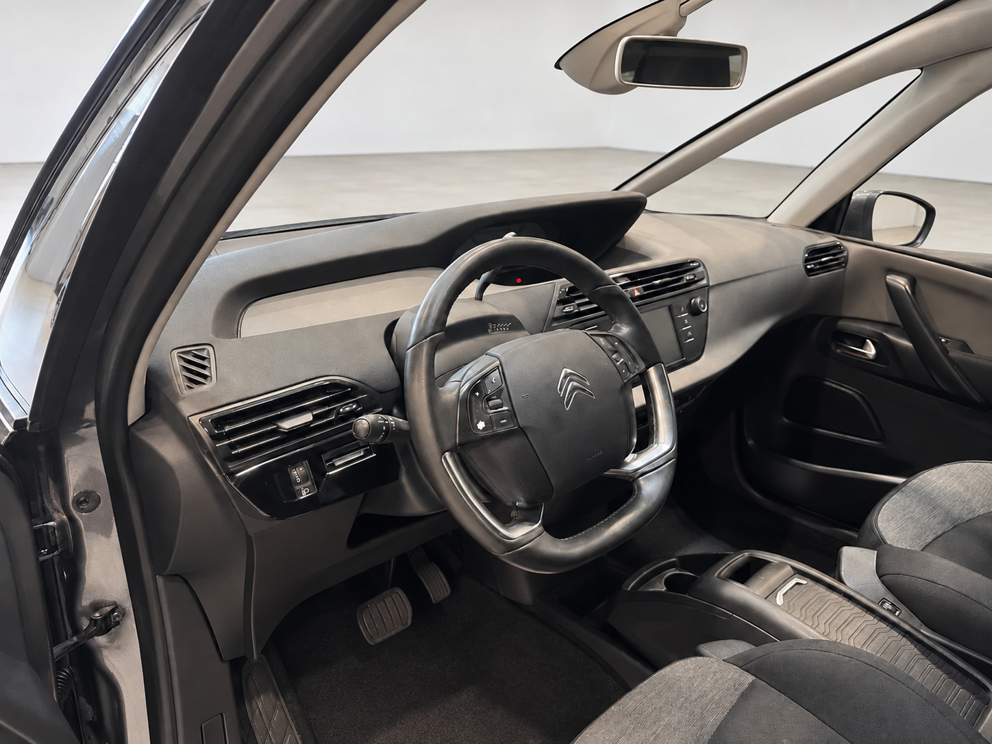 Grå Citroën Grand C4 Picasso fra 2017