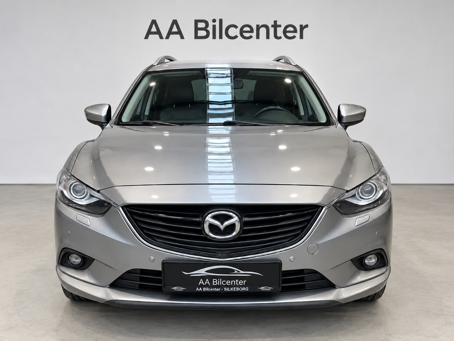 Grå Mazda 6 fra 2013