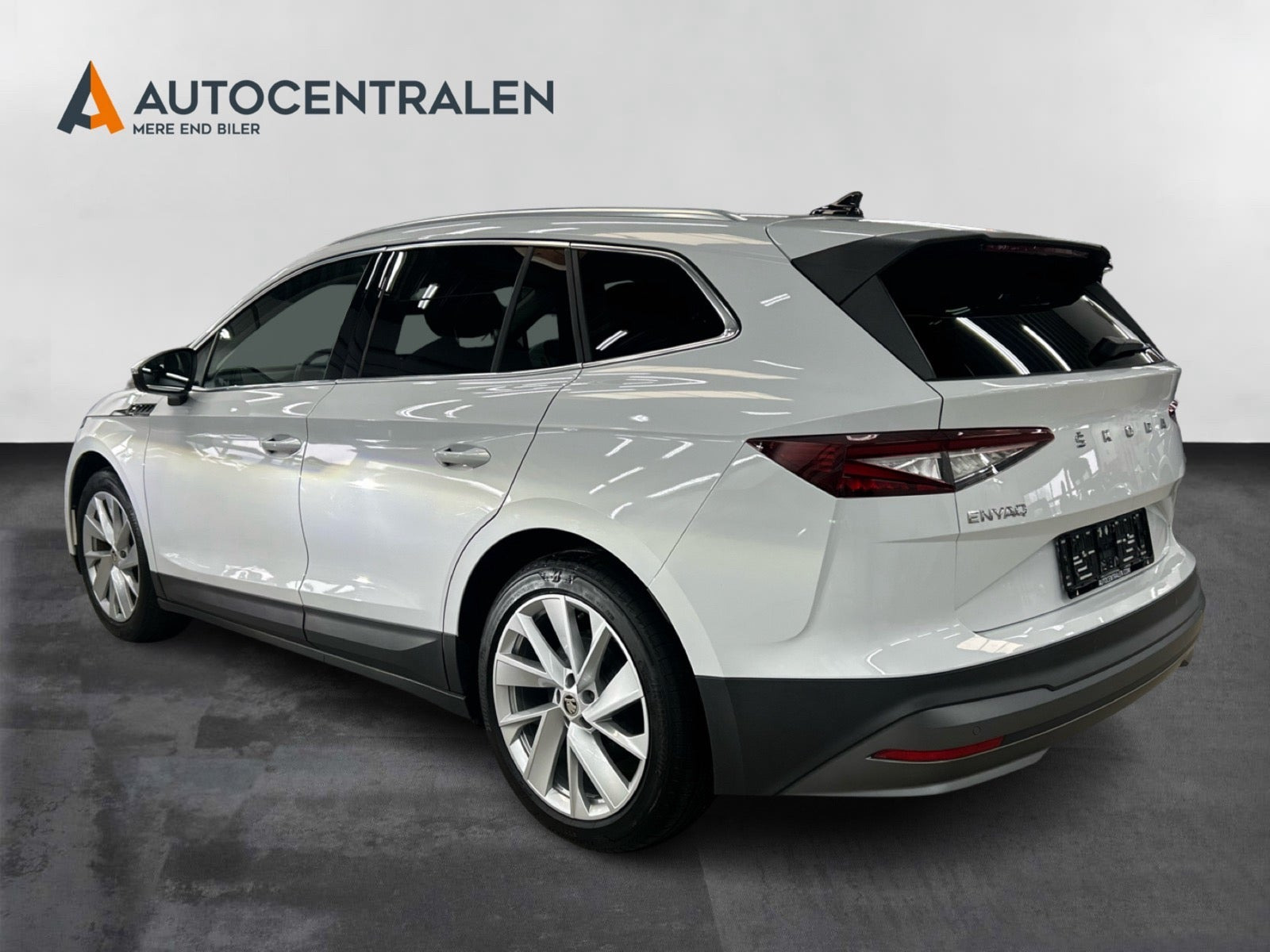 Hvid Skoda Enyaq fra 2021
