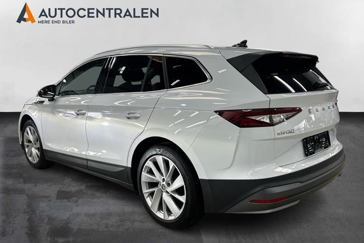 Hvid Skoda Enyaq fra 2021