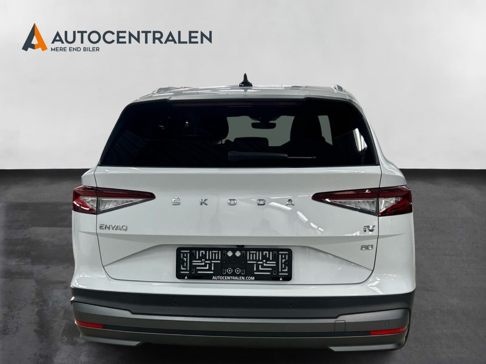 Hvid Skoda Enyaq fra 2021