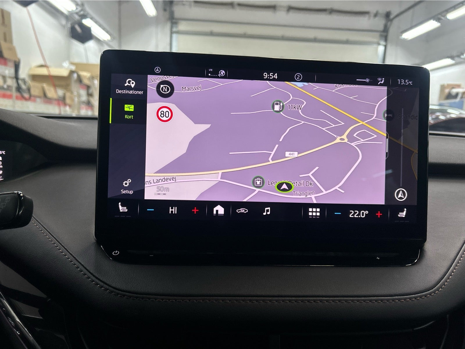 Hvid Skoda Enyaq fra 2021
