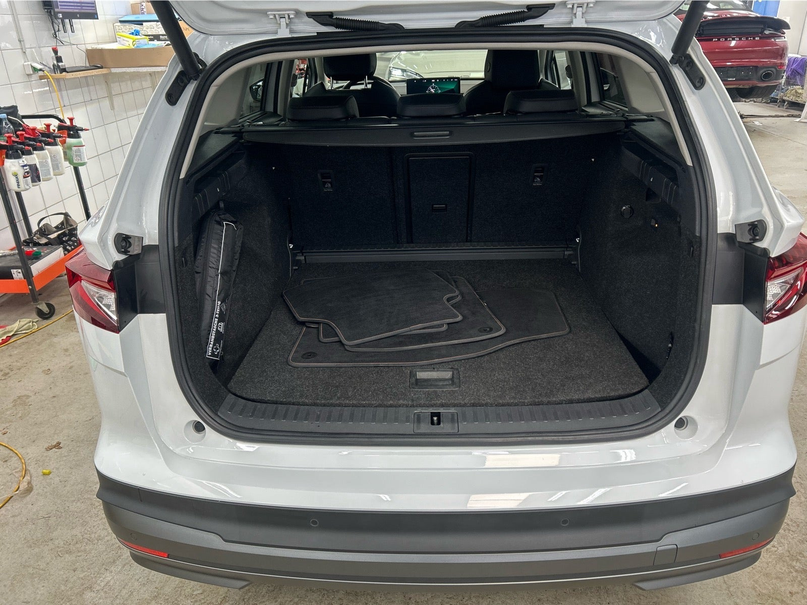 Hvid Skoda Enyaq fra 2021