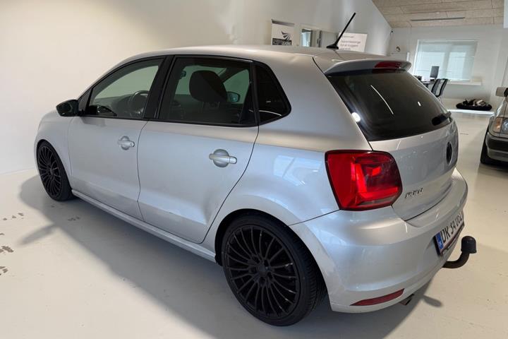 Sølv VW Polo fra 2015