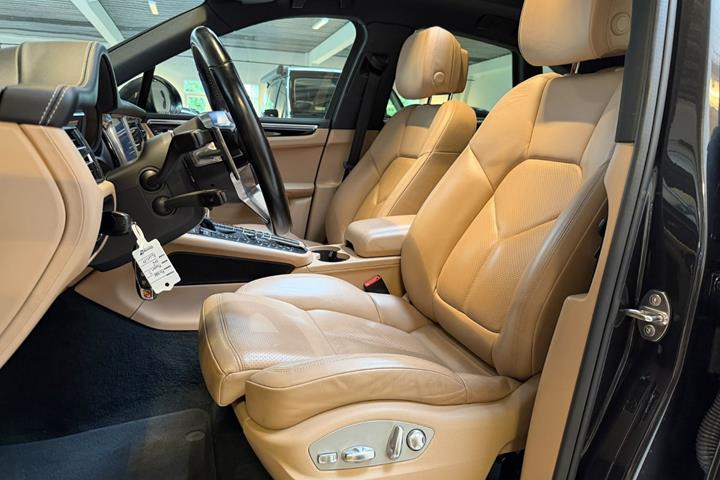 Grå Porsche Macan S fra 2020
