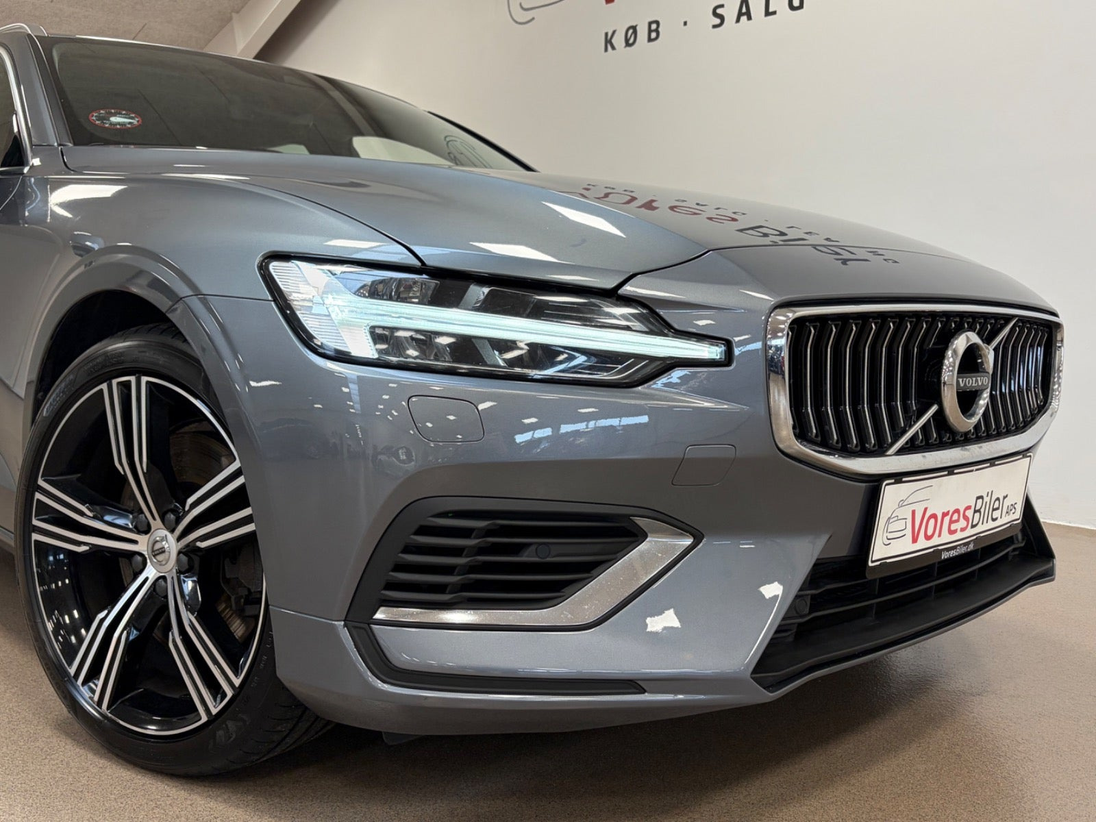 Sølv Volvo V60 fra 2021
