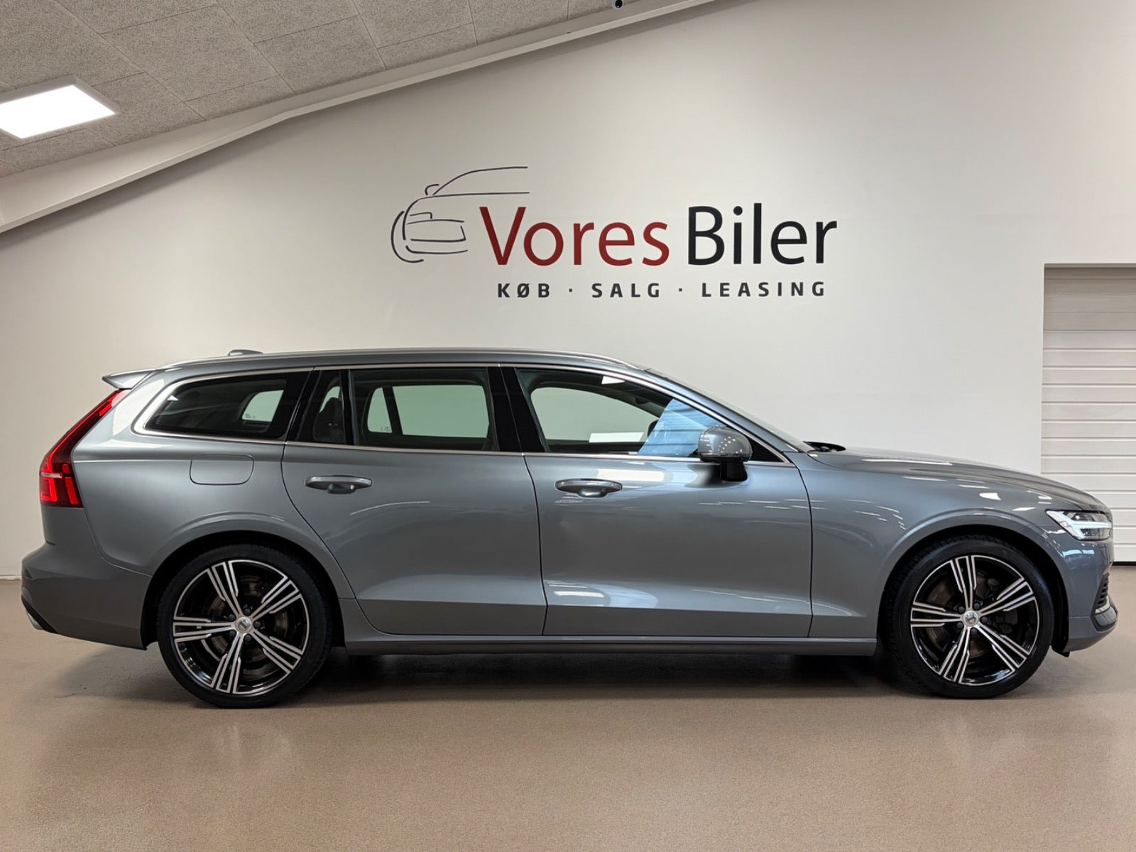 Sølv Volvo V60 fra 2021