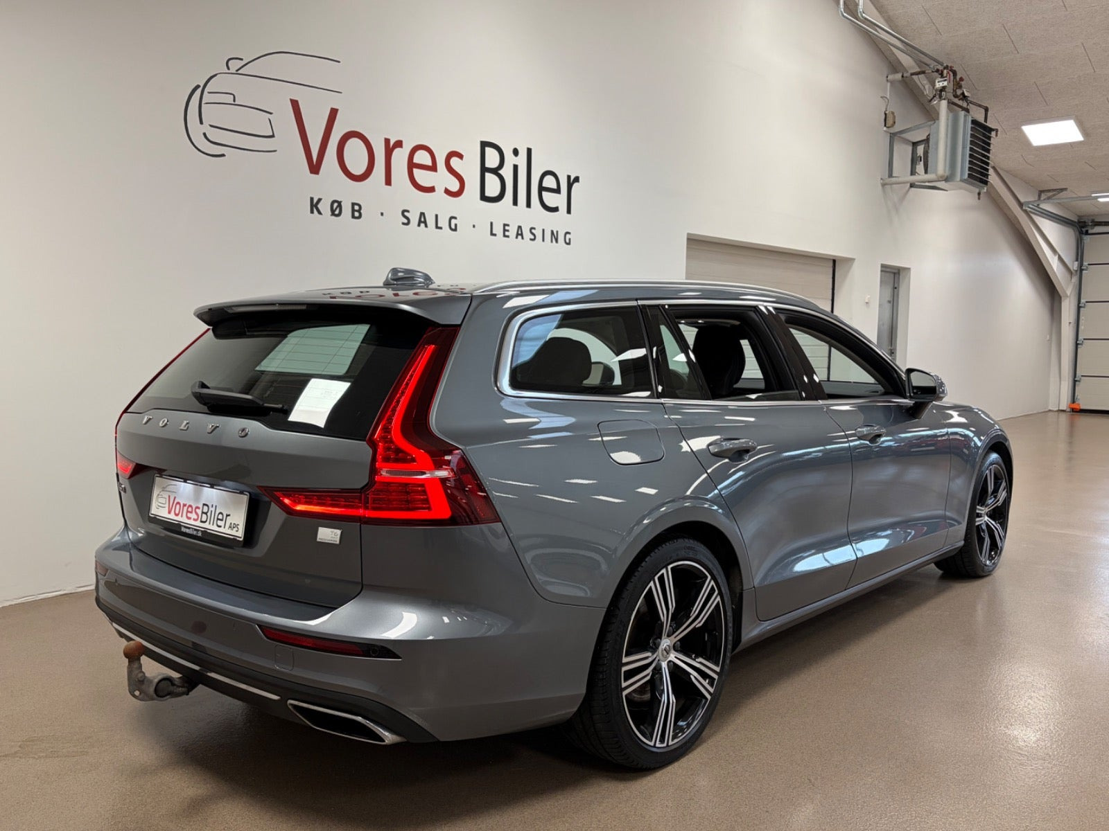 Sølv Volvo V60 fra 2021