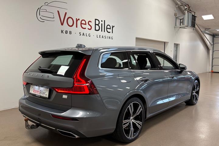 Sølv Volvo V60 fra 2021