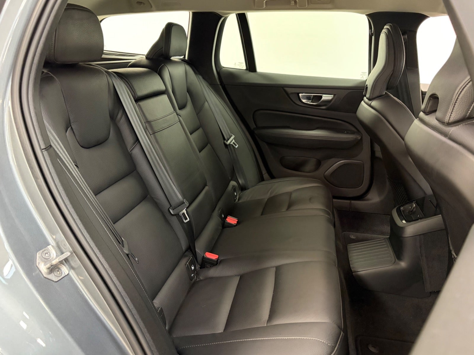 Sølv Volvo V60 fra 2021