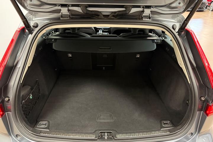 Sølv Volvo V60 fra 2021