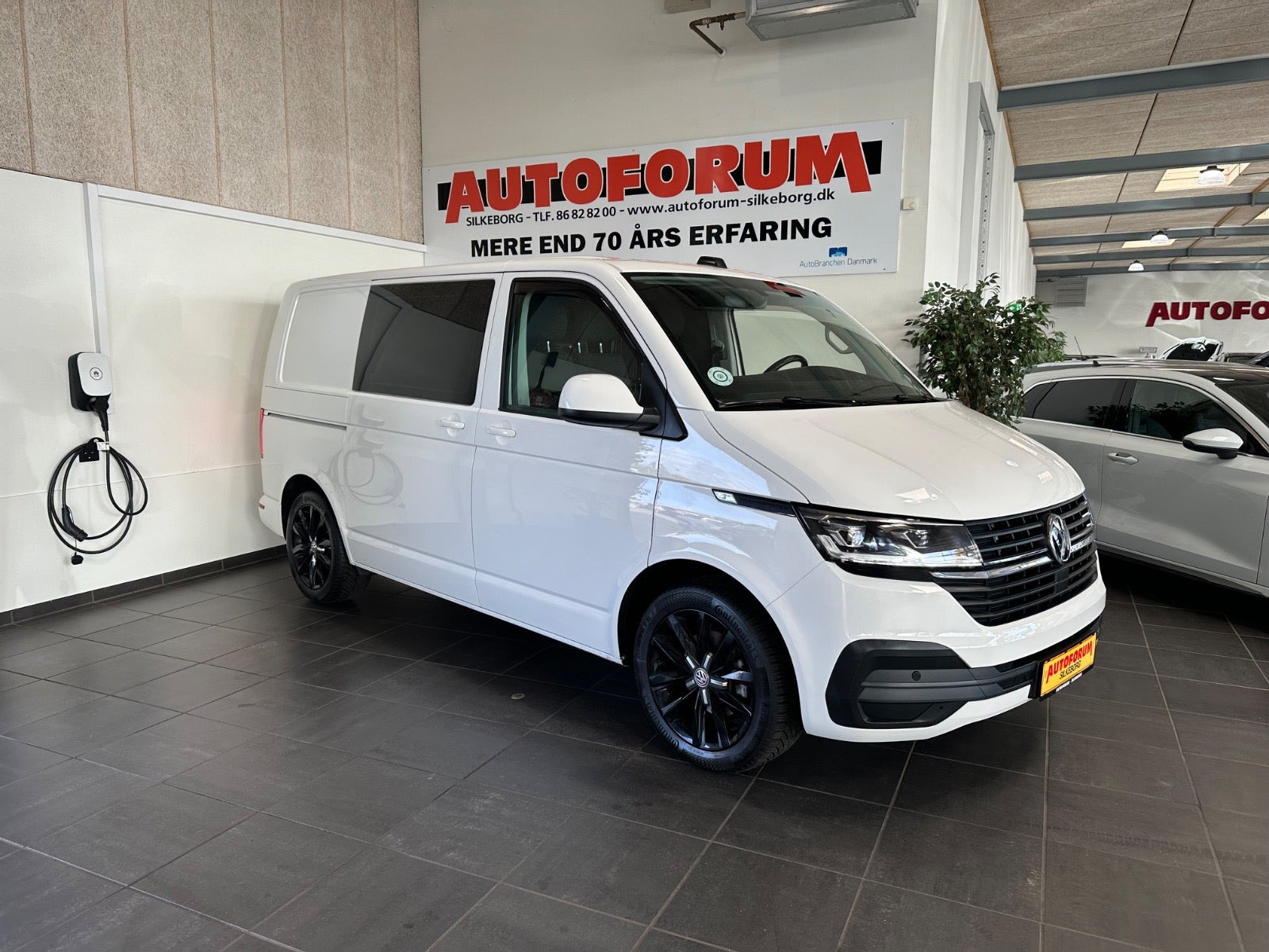 VW Transporter 2,0 TDi 150 Kassevogn DSG kort