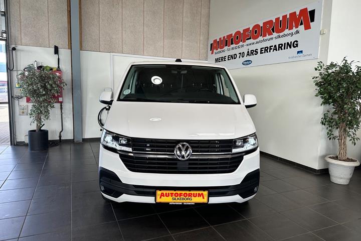 Hvid VW Transporter fra 2022