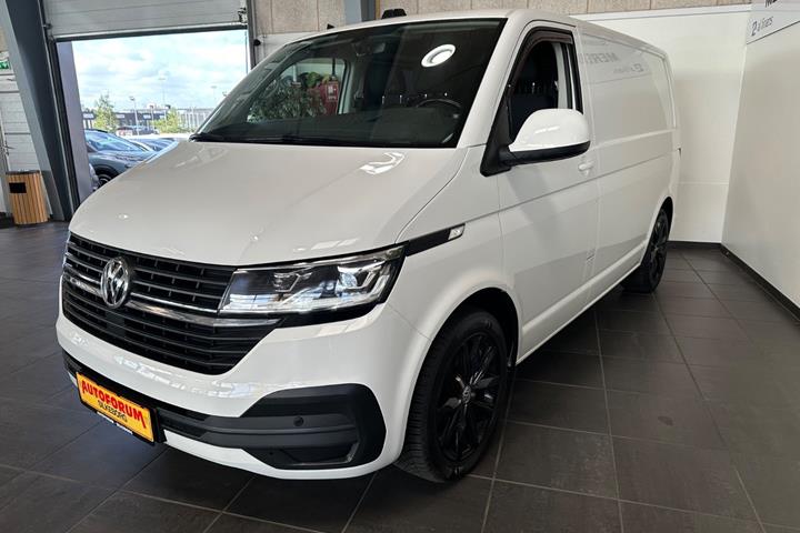 Hvid VW Transporter fra 2022