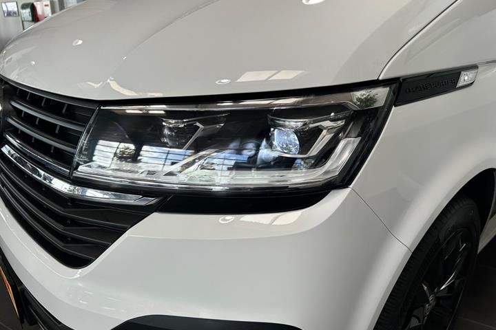 Hvid VW Transporter fra 2022