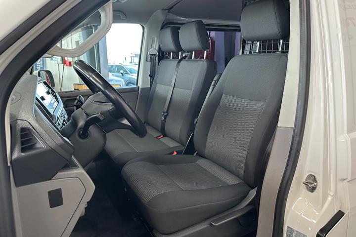 Hvid VW Transporter fra 2022