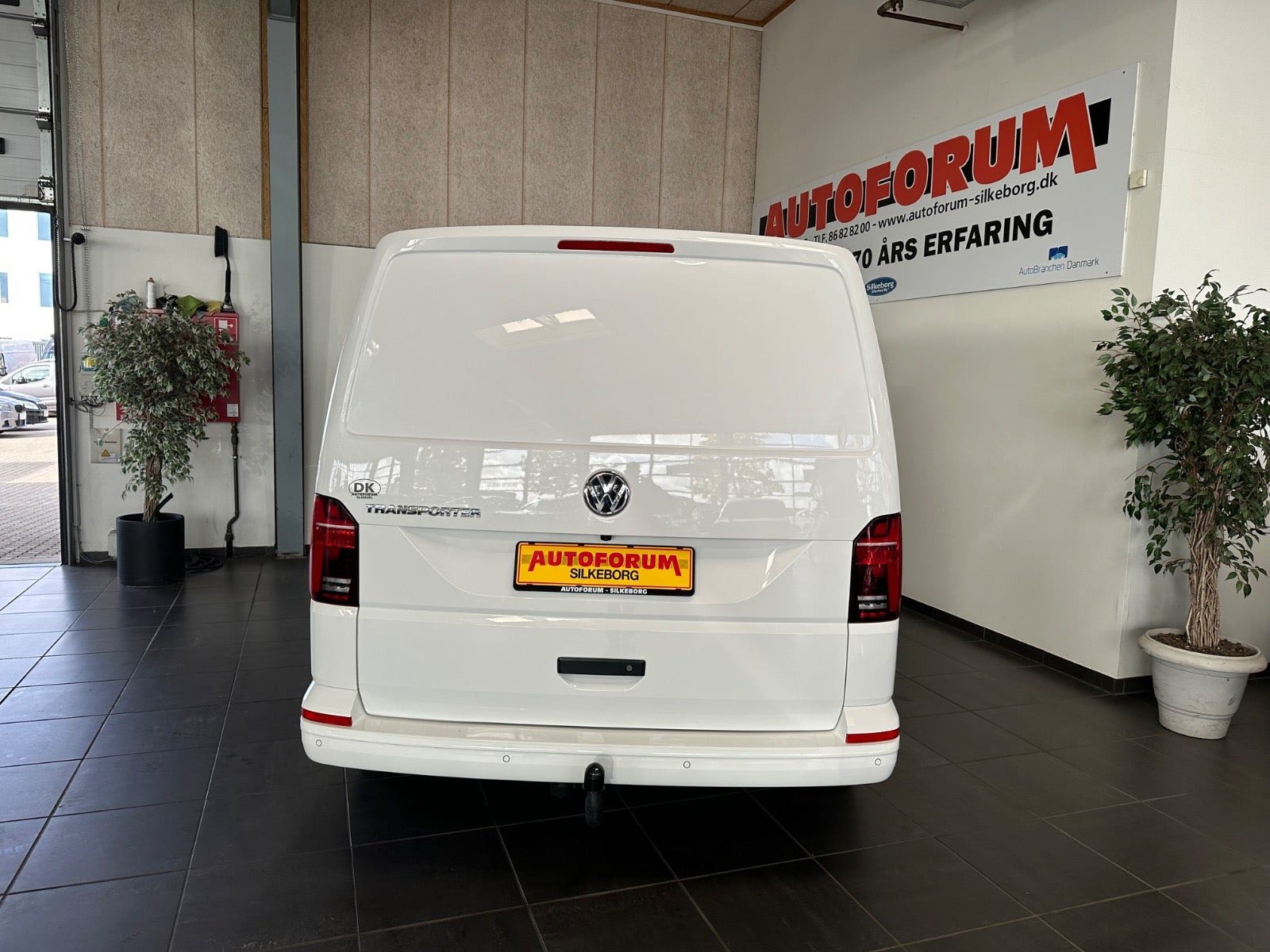 Hvid VW Transporter fra 2022