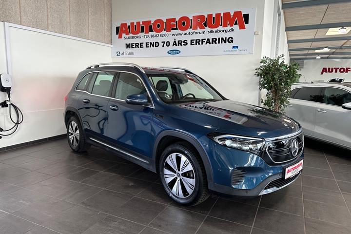 Blå Mercedes EQB300 fra 2023