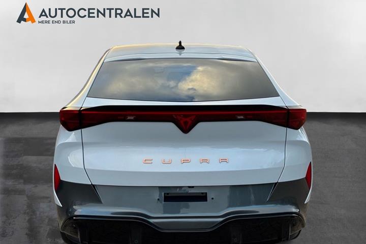 Hvid Cupra Tavascan fra 2024
