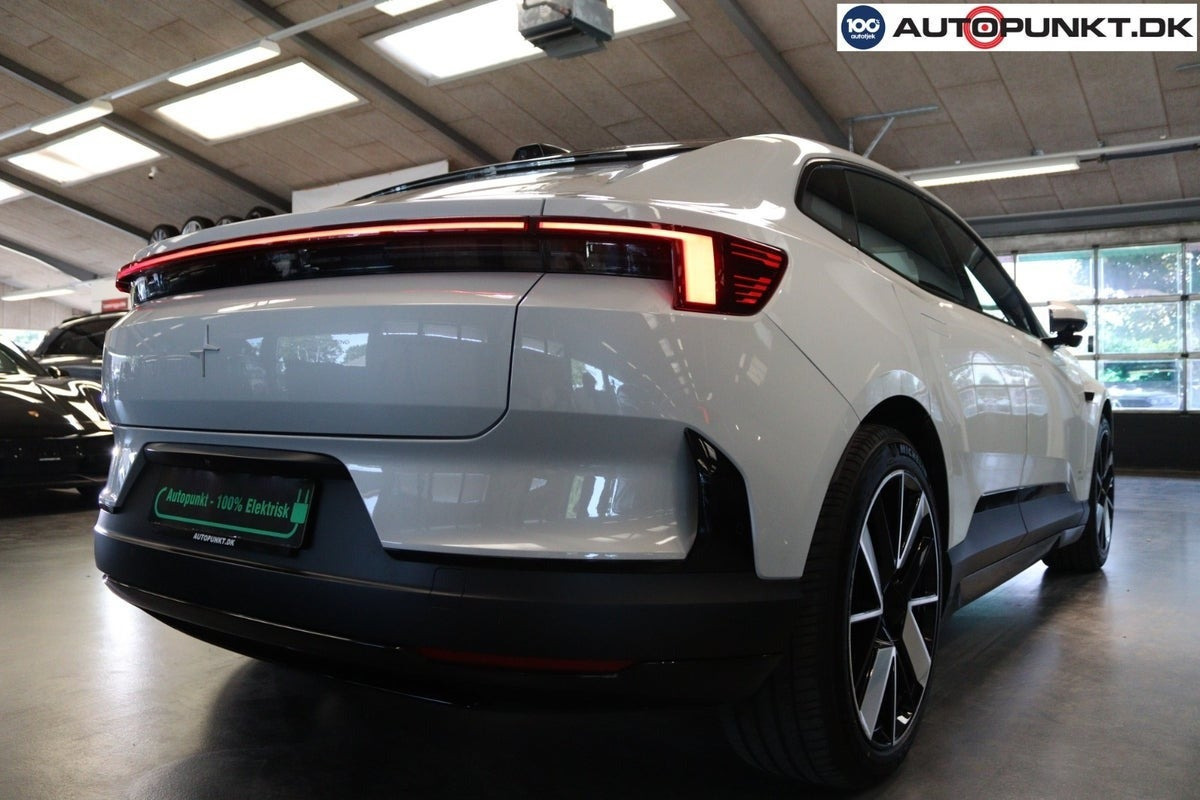 Hvid Polestar 4 fra 2025