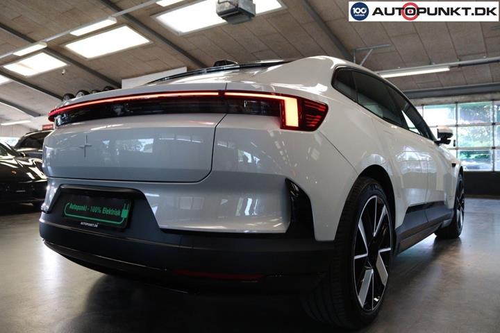 Hvid Polestar 4 fra 2025