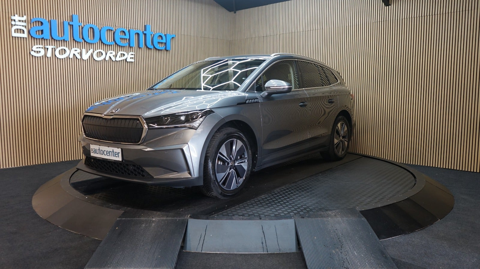 Grå Skoda Enyaq fra 2024