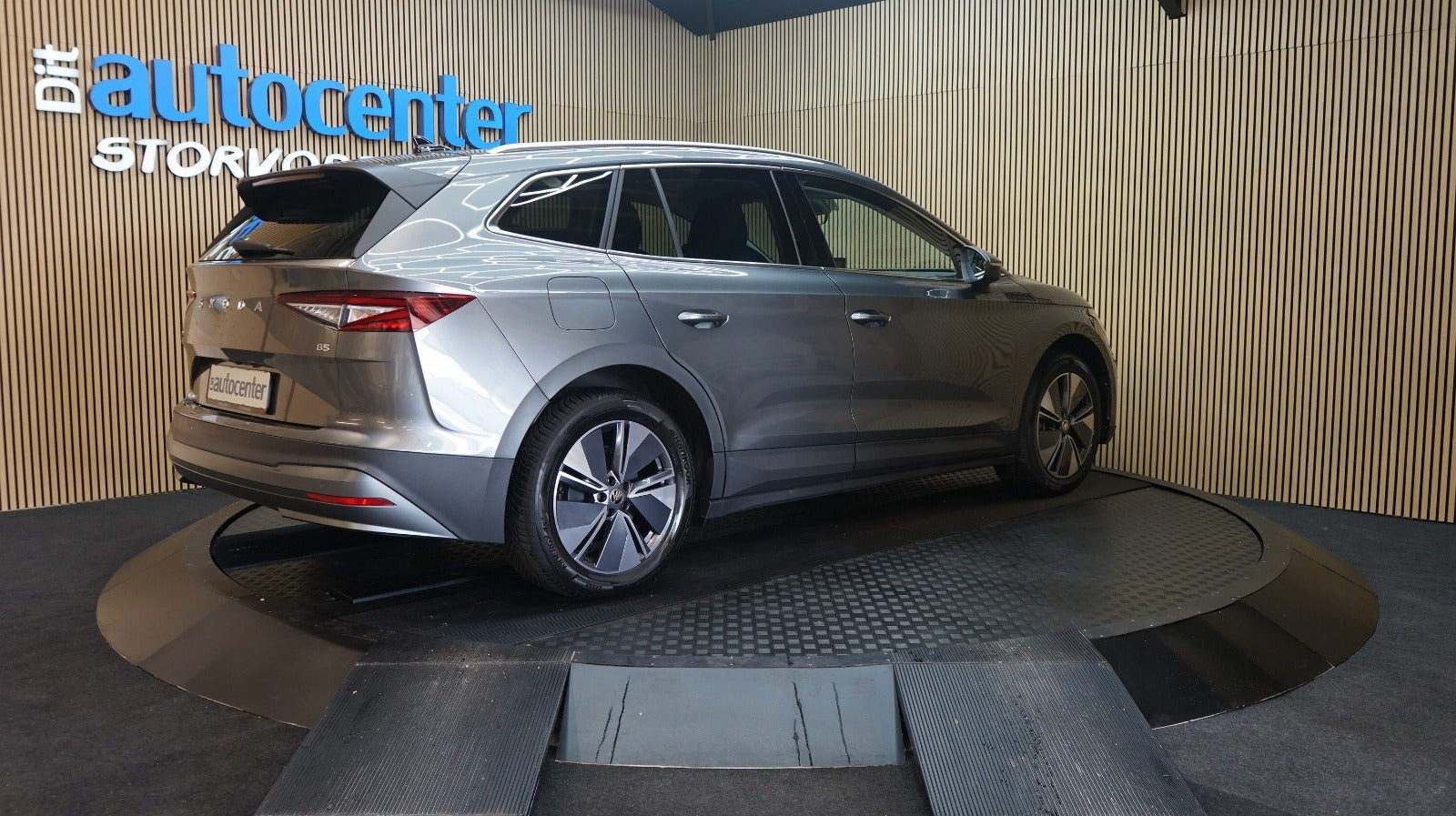 Grå Skoda Enyaq fra 2024