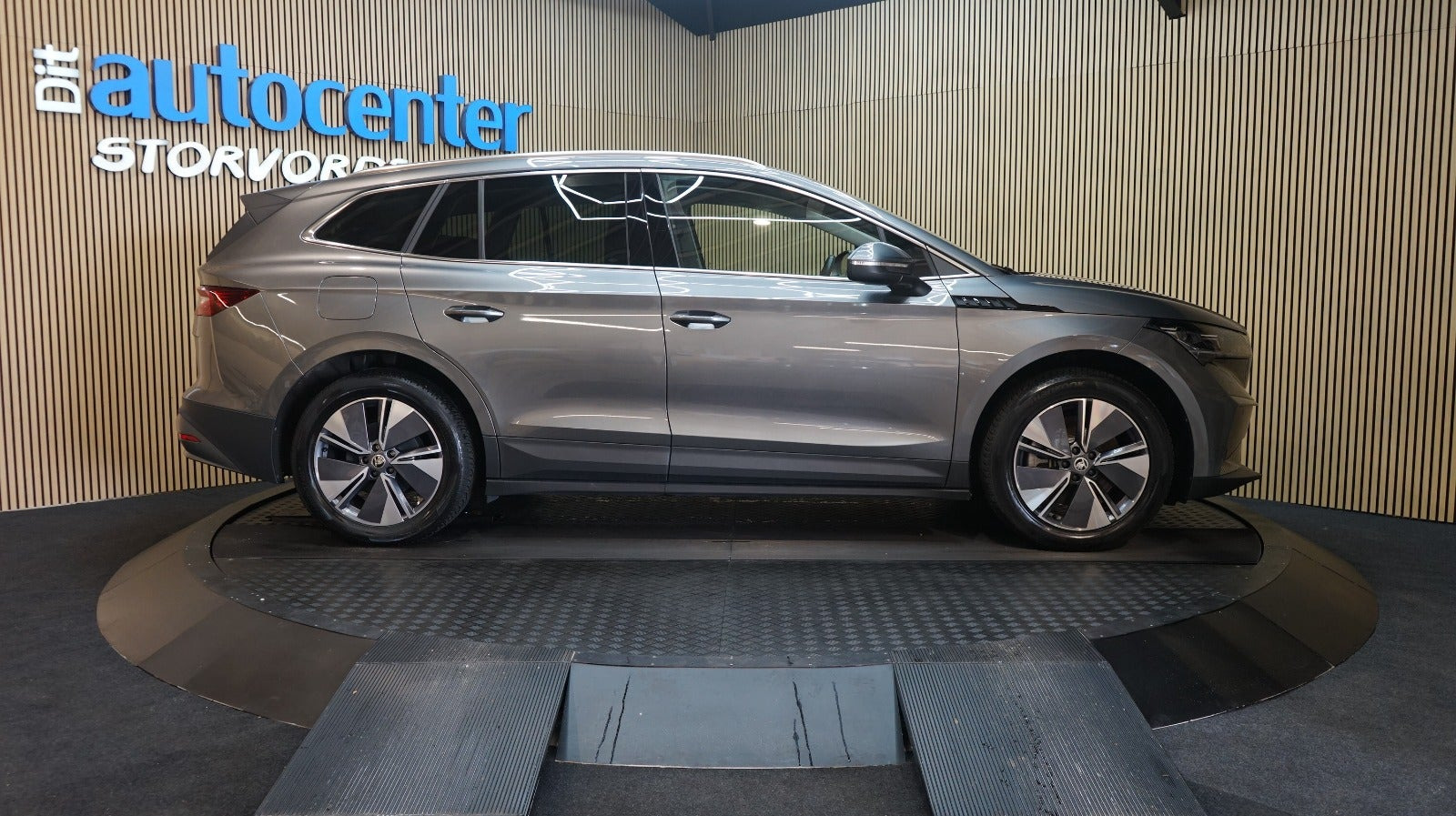 Grå Skoda Enyaq fra 2024