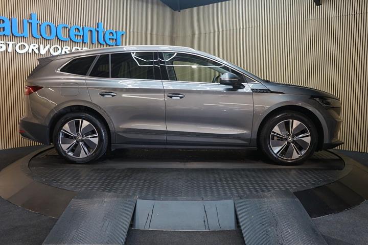 Grå Skoda Enyaq fra 2024