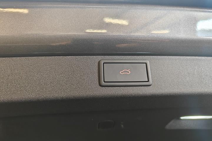 Grå Skoda Enyaq fra 2024