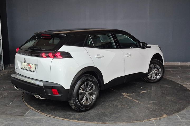 Hvid Peugeot 2008 fra 2021