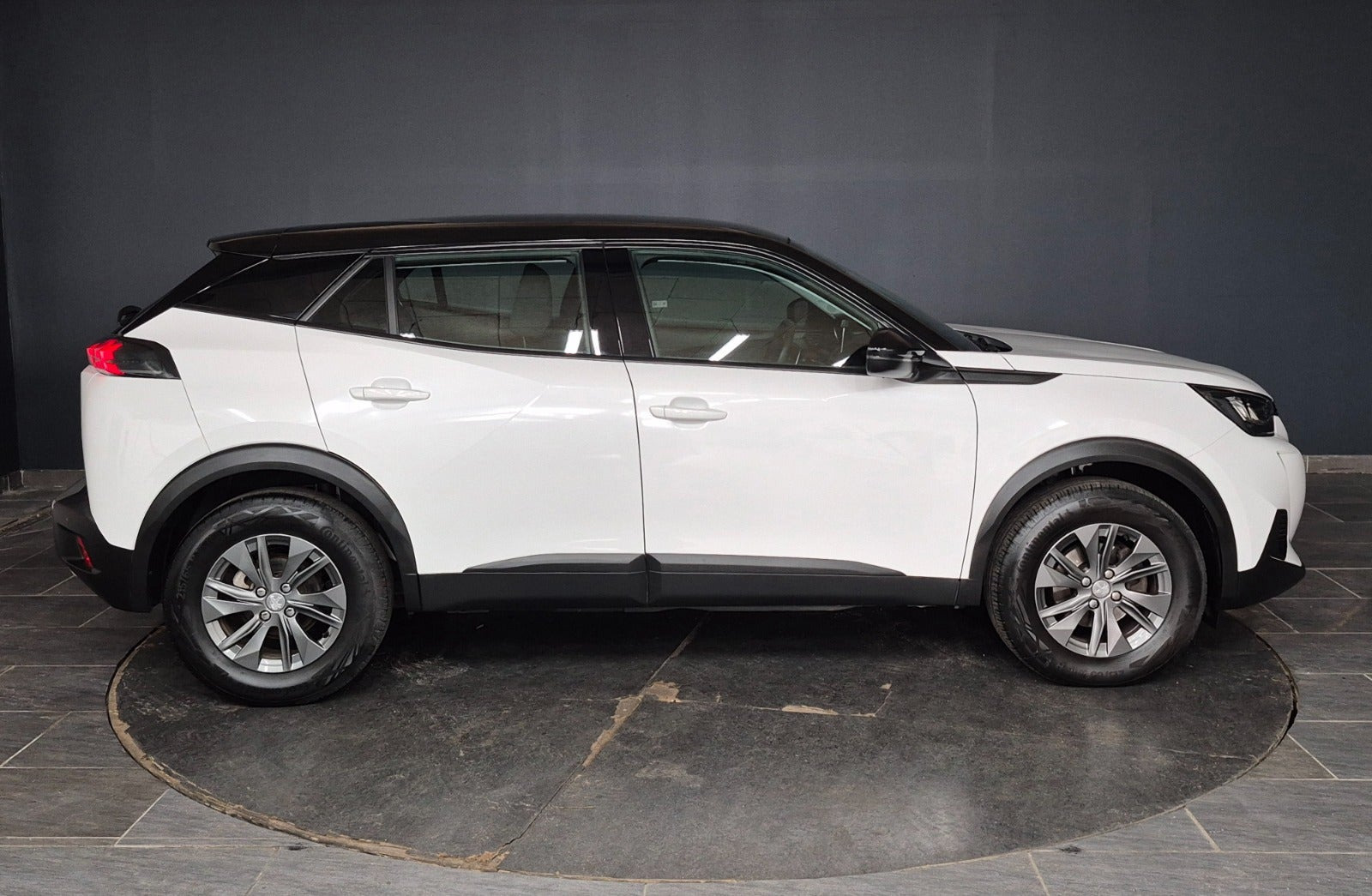 Hvid Peugeot 2008 fra 2021