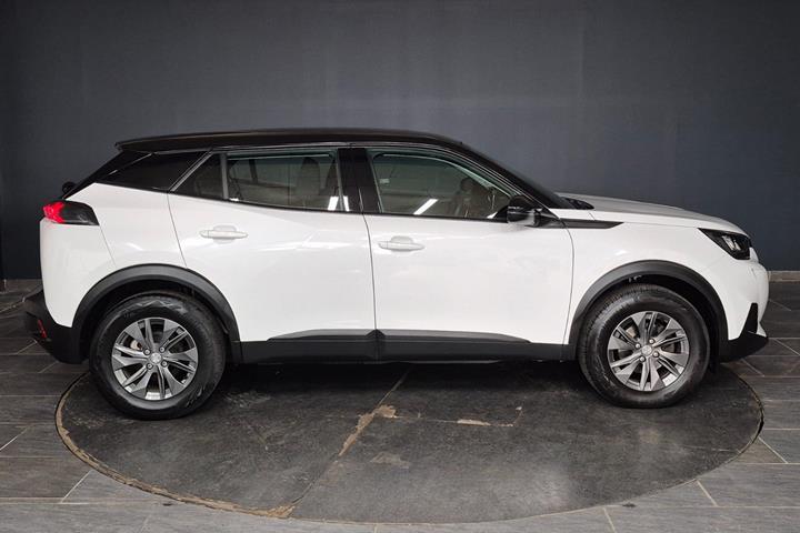 Hvid Peugeot 2008 fra 2021