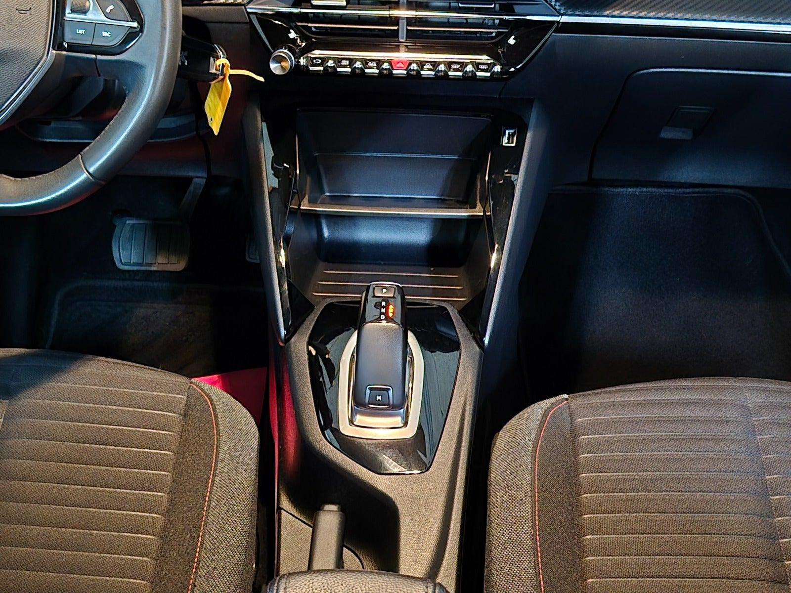 Hvid Peugeot 2008 fra 2021