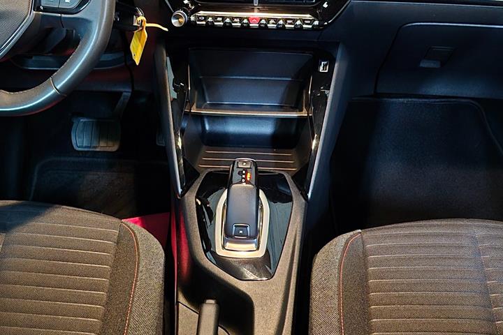 Hvid Peugeot 2008 fra 2021