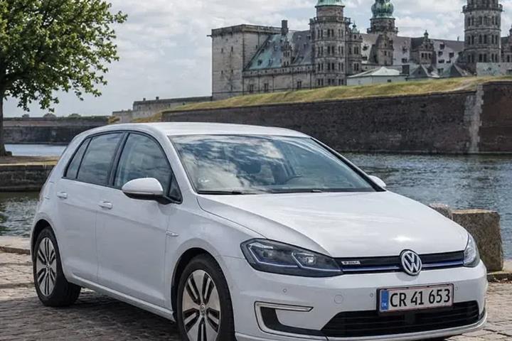 Hvid VW Golf fra 2017