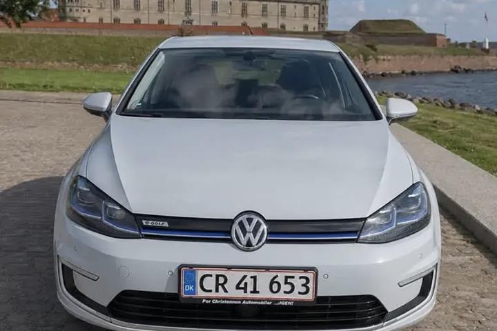 Hvid VW Golf fra 2017