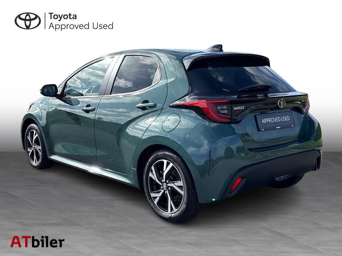 Grøn Toyota Yaris fra 2025