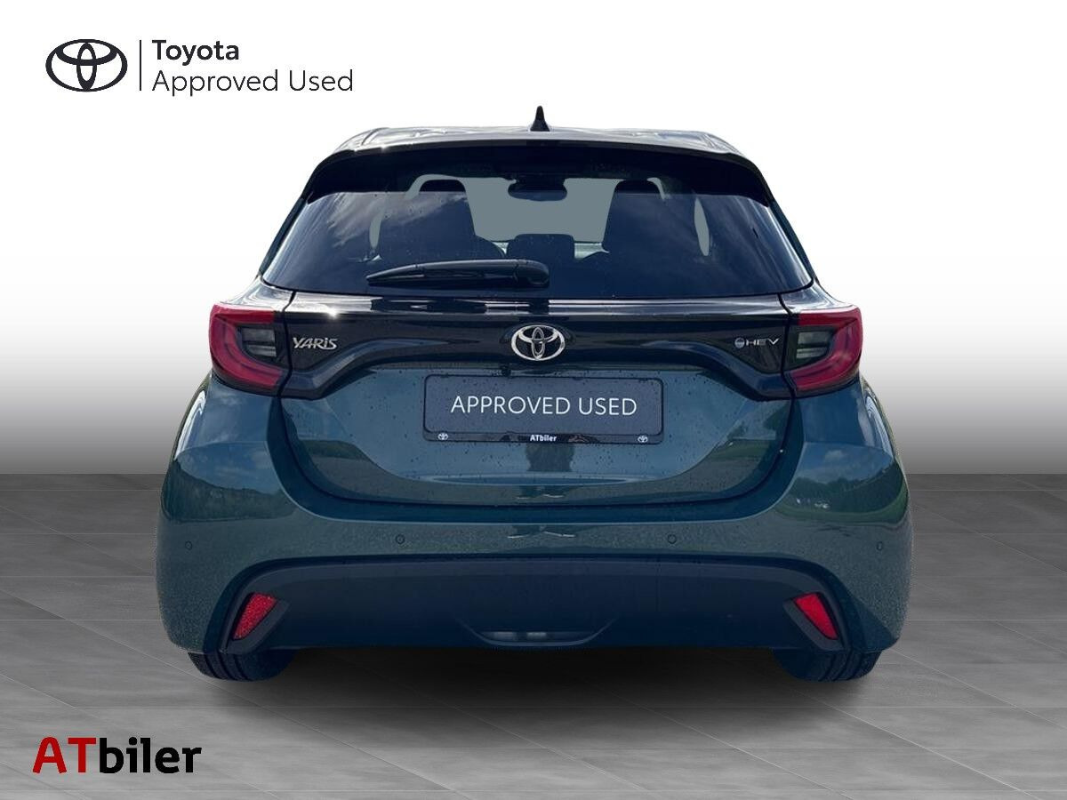 Grøn Toyota Yaris fra 2025